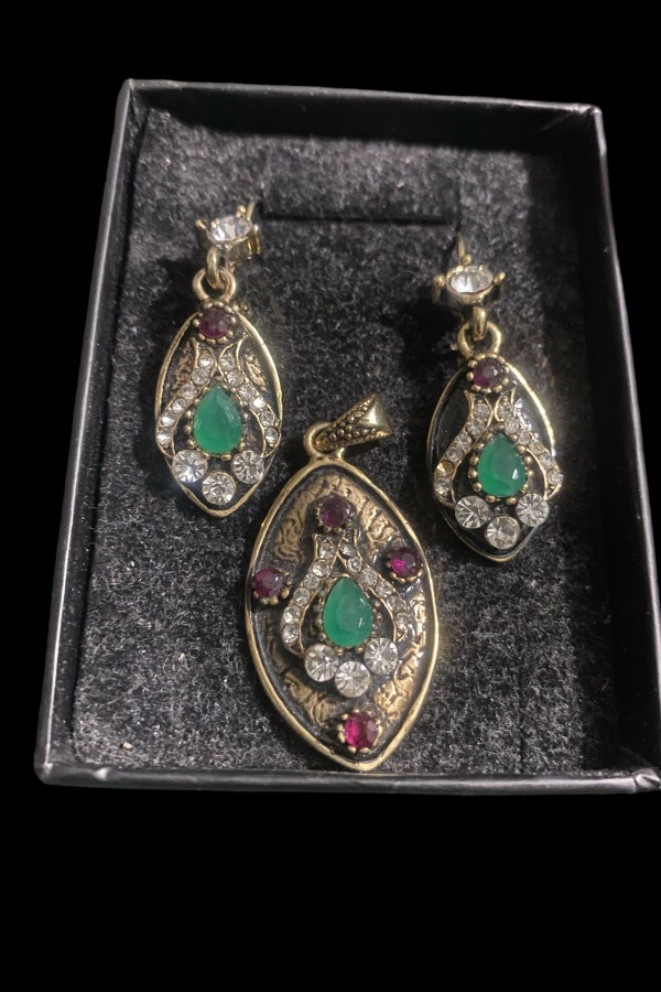 Değerli taşlarla süslenmiş saray modeli Değerli taşlarla süslenmiş saray modeli